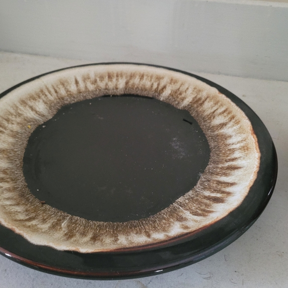 Vintage Pfaltzgraff serving crock with matching serving plate in a gorgeous drip - Picture 16 of 16